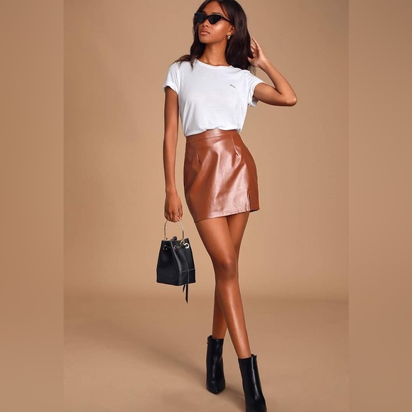 Lulus Corte Vegan Leather Mini Short Skirt w/Slit, Chestnut Brown, Size M, NWT - Picture 3 of 13